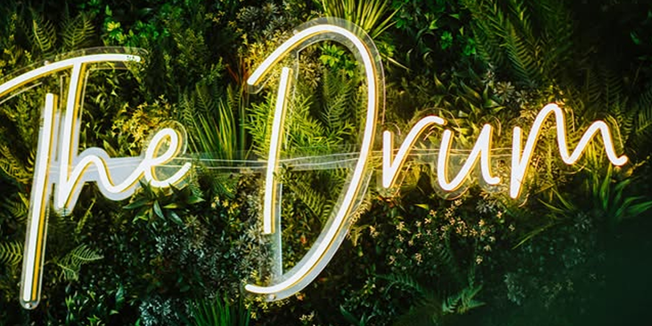 Custom Neon: Interactive Shopify Neon Sign Designer with Live Pricing